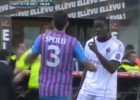 Balotelli acusa a Spolli por insultos racistas