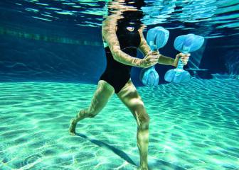 FITNESS: 4 ejercicios con el churro de la piscina para entrenar en