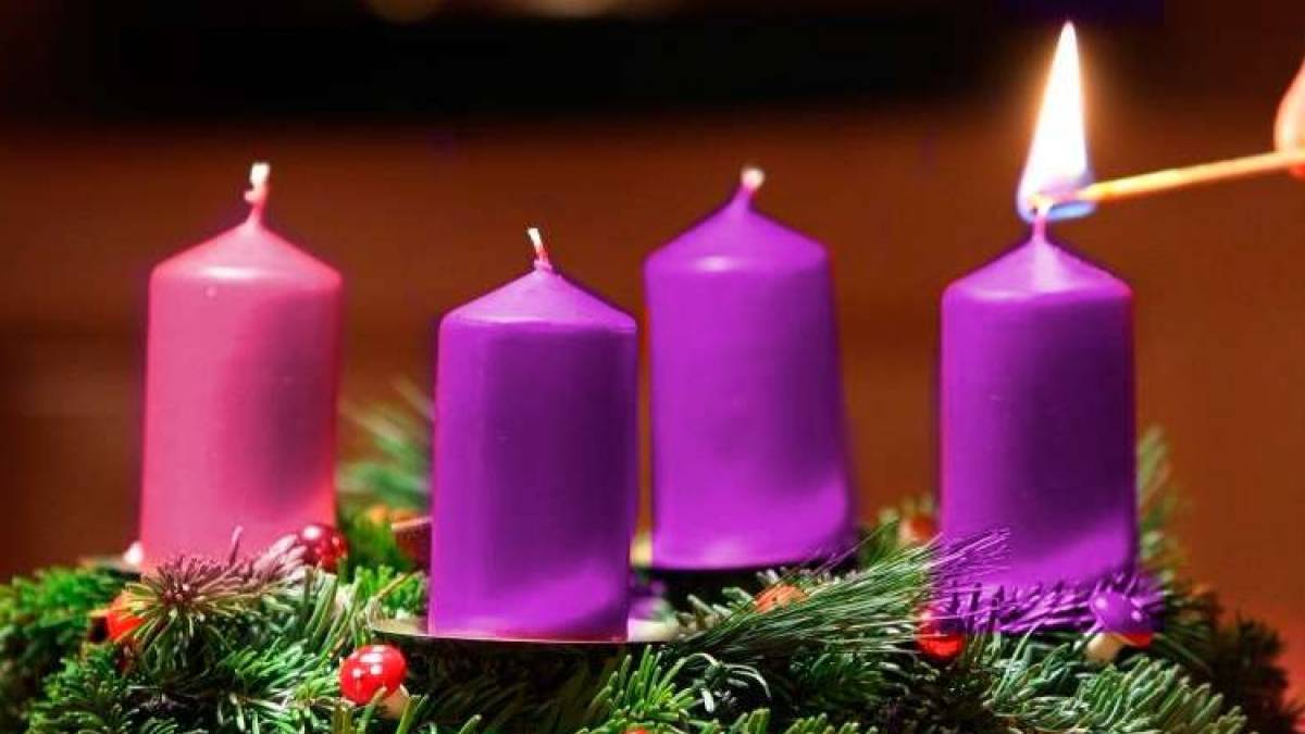 Adviento: Es un tiempo de preparación espiritual para la celebración del nacimiento de Cristo, dura 4 semanas y significa esp