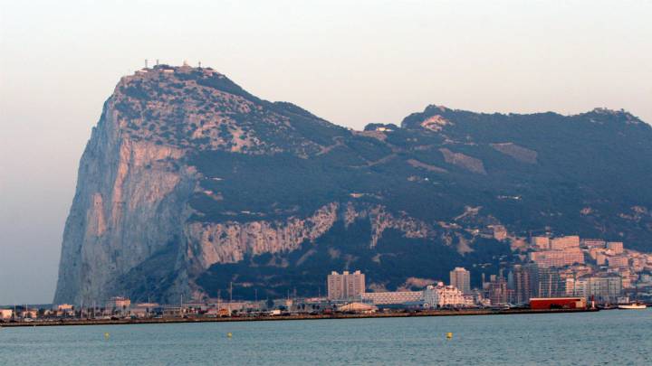 Lírico ruptura apertura El misterio de Gibraltar: pocas mascarillas, mucha fiesta y ningún muerto -  AS.com
