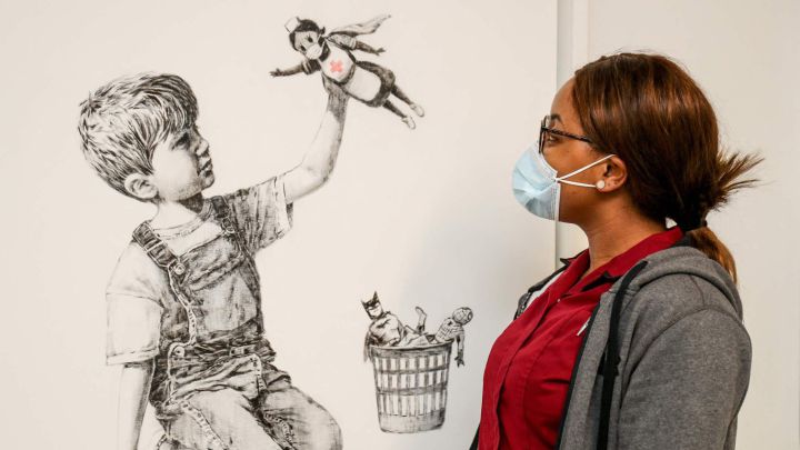 Una obra de Banksy dedicado a los sanitarios un valor récord en una subasta -