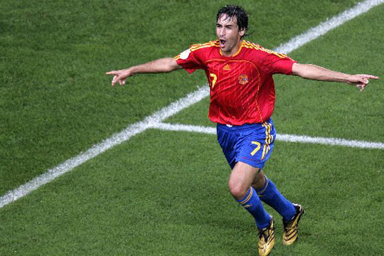 Raúl iguala récord español de goles en con cinco tantos - AS.com