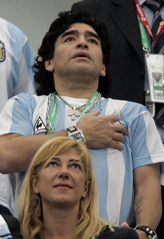 Zidane se rinde a Maradona: Pude decirle que ha sido la hostia como  jugador 