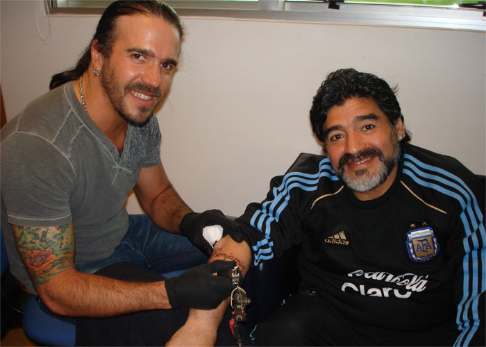 Maradona se tatúa en el antebrazo el nombre de Benjamín - AS.com