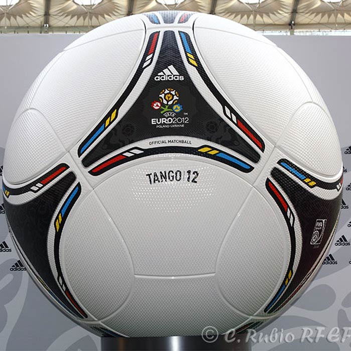 Adidas presenta el balón oficial para la Euro 2012 - AS.com