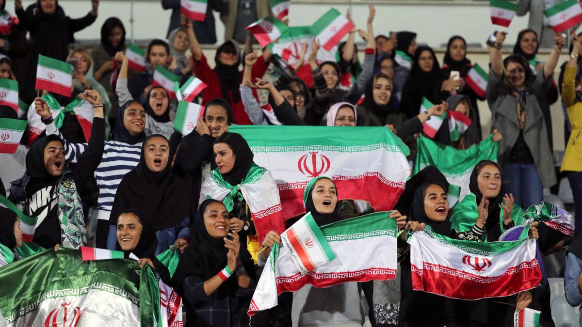 Resultado de imagen para mujeres futbol iran