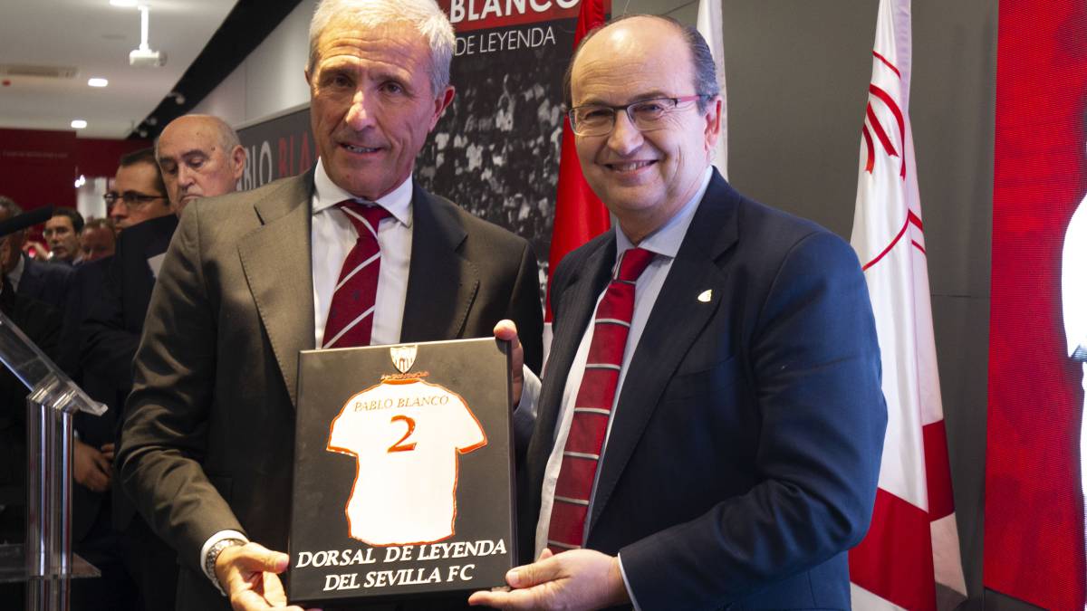 Pablo Blanco recibe el XI Dorsal de Leyenda del Sevilla - AS.com
