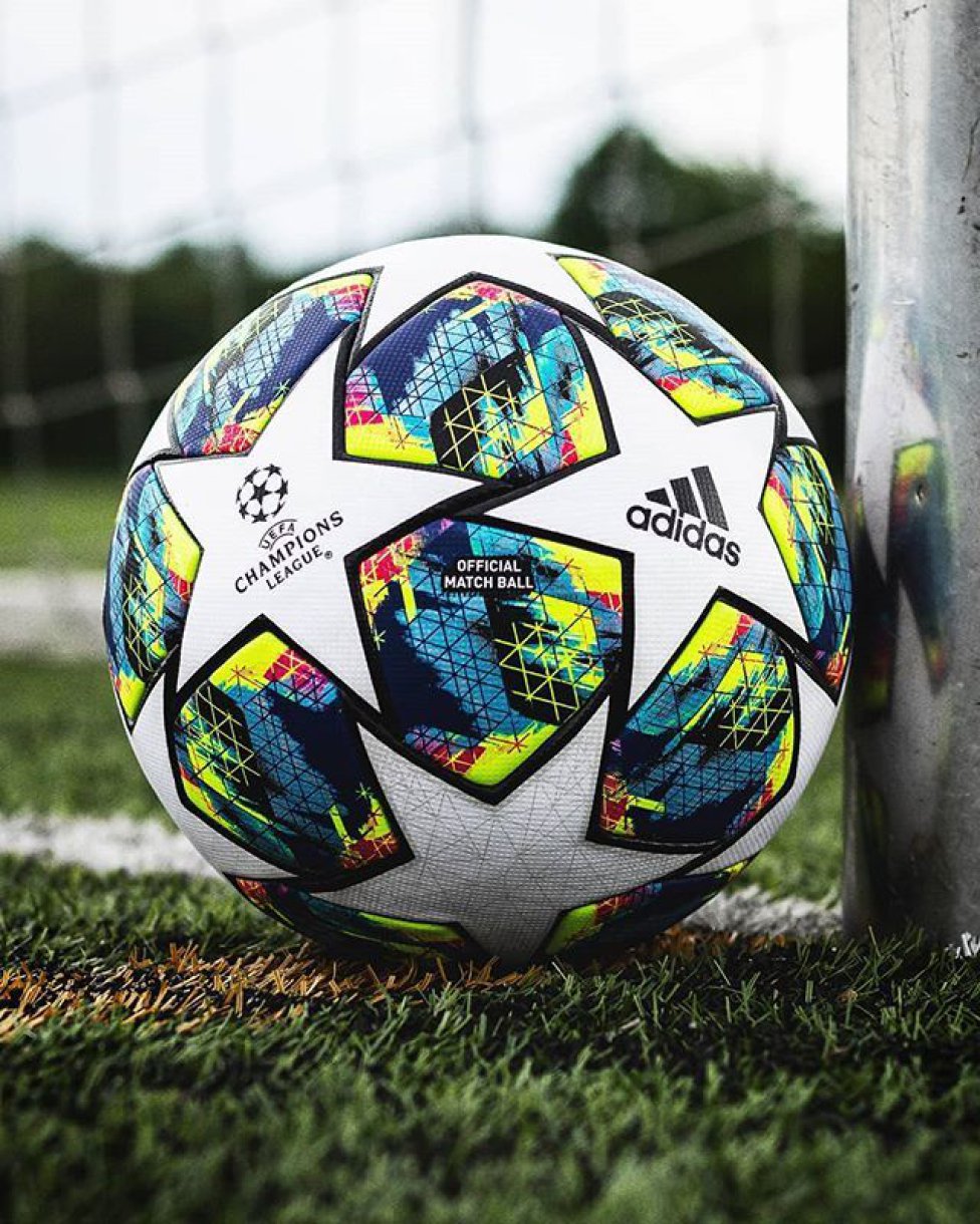 Nuevo balón de la Champions League conmemora el 20 aniversario