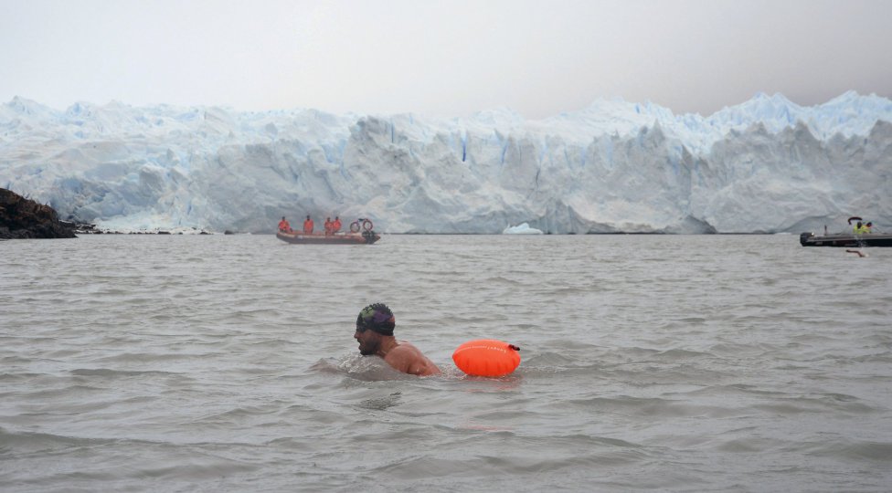 Natacion De Invierno En El Glaciar Perito Moreno As Com