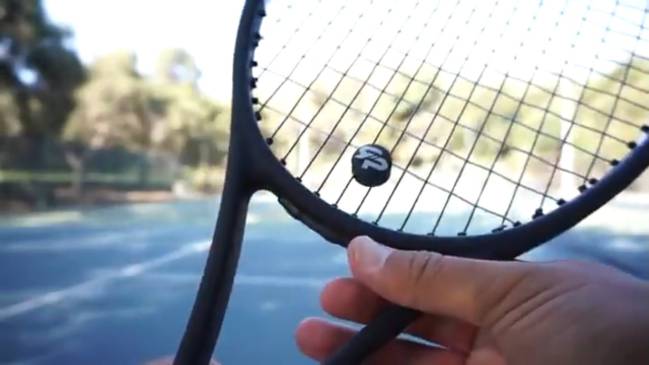 Cómo colocar y usar un antivibrador tenis - TennisHack