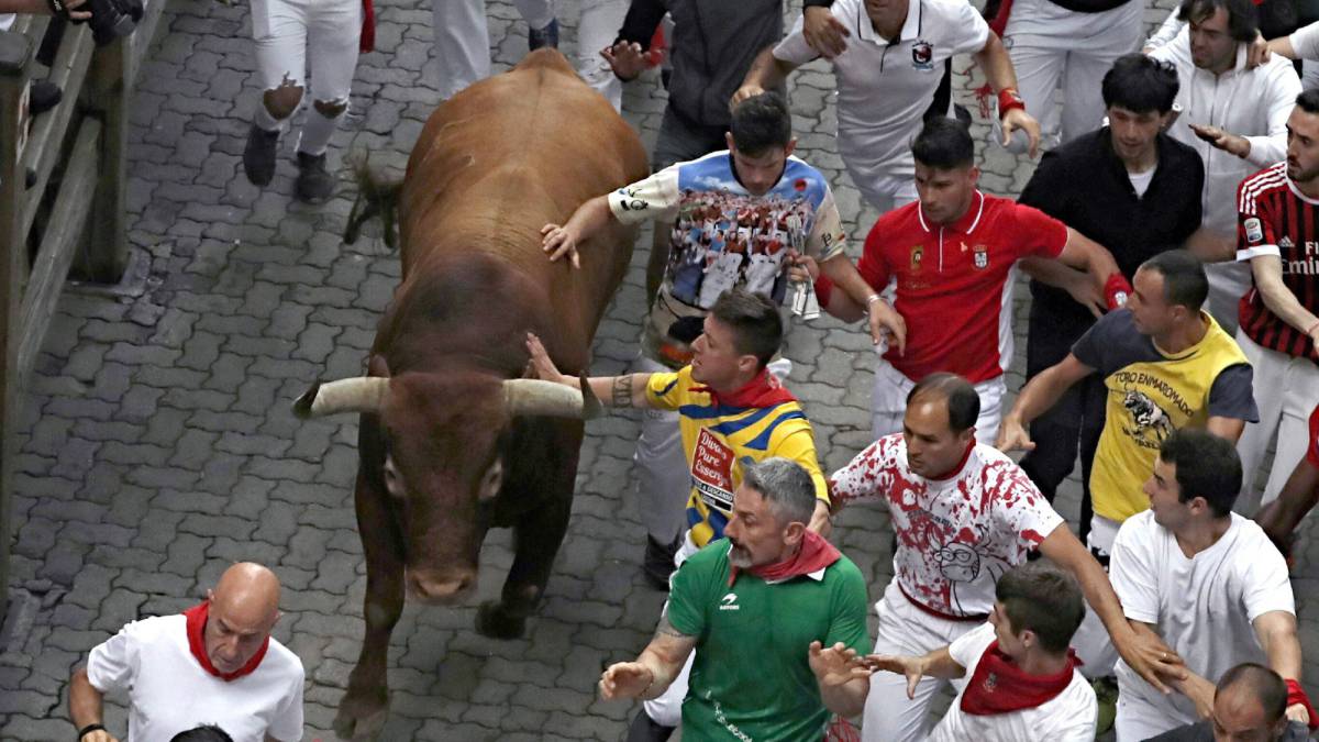 Resumen Del Faltimo Encierro De Los Sanfermines3a Tres Corneados - 